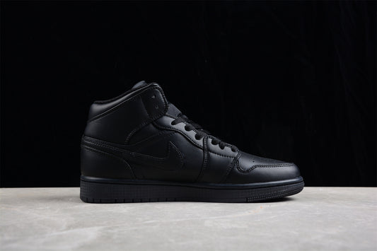 Tênis Nike Air Jordan 1 Mid - Triple Black