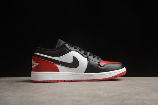 Tênis Nike Air Jordan 1 Low - Black Toe