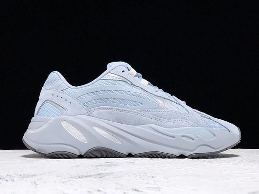 Tênis Adidas Yeezy 700v2 - Hospital Blue