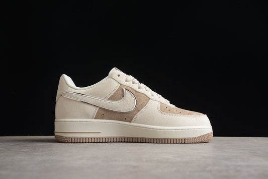 Tênis Nike Air Force 1 - Metalic Cream