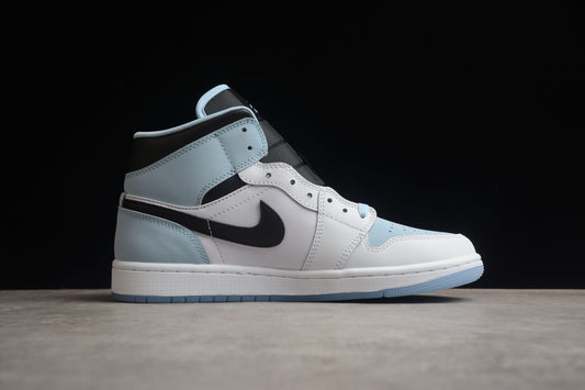 Tênis Nike Air Jordan 1 Mid - Ice Blue