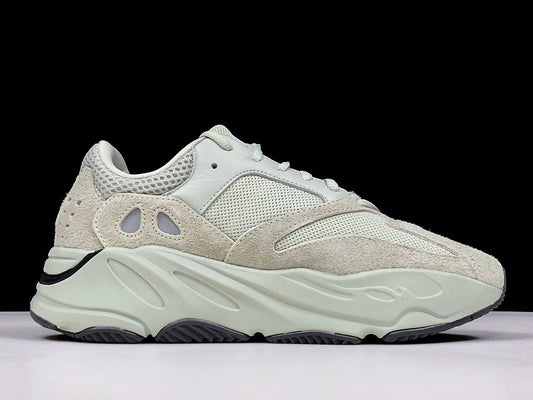 Tênis Adidas Yeezy 700 -  Salt