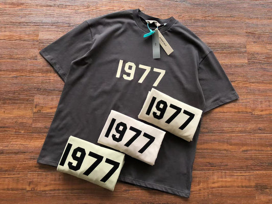 Camiseta Essentials - 1977