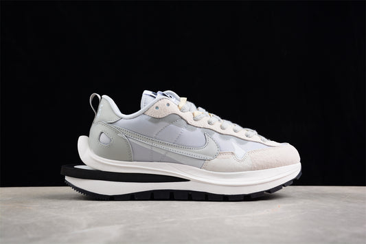 Tênis Nike Sacai VaporWaffle - White