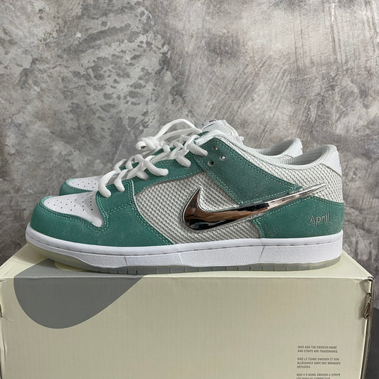 Tênis Nike Dunk - April