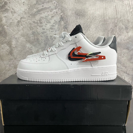 Tênis Nike Air Force 1 - Carabiner Swoosh