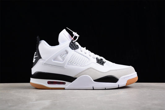 Tênis Nike Air Jordan 4 - Black & White