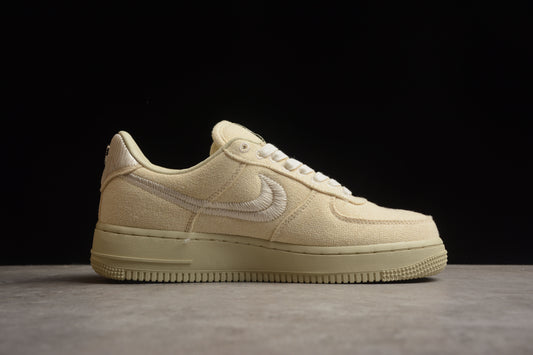 Tênis Nike Air Force 1 - Stussy Beige