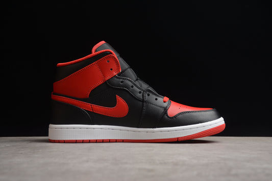 Tênis Nike Air Jordan 1 Mid - Satin Bred