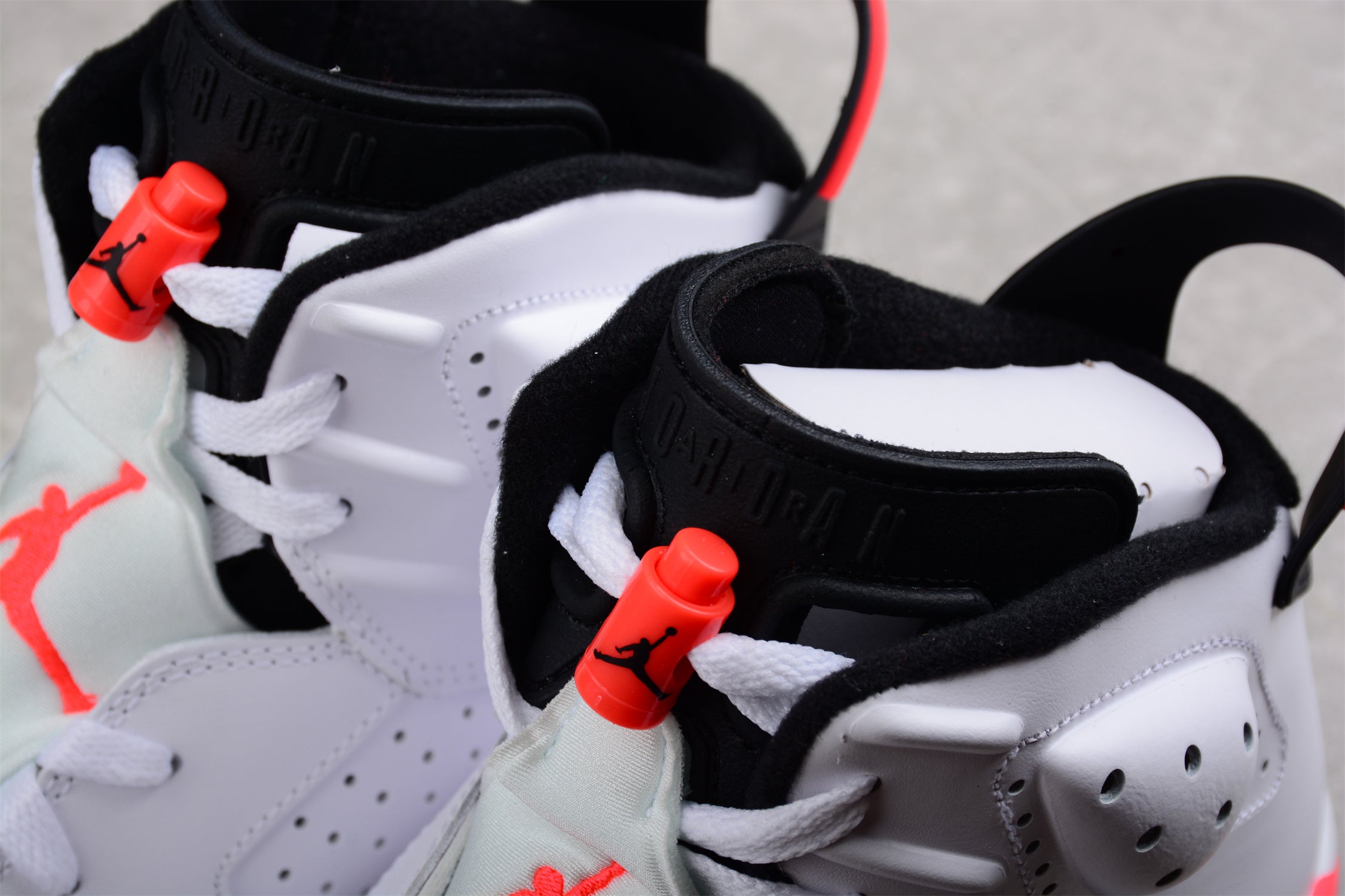 Tênis Nike Air Jordan 6 - Infrared White