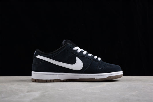 Tênis Nike Dunk -  Black & White SB